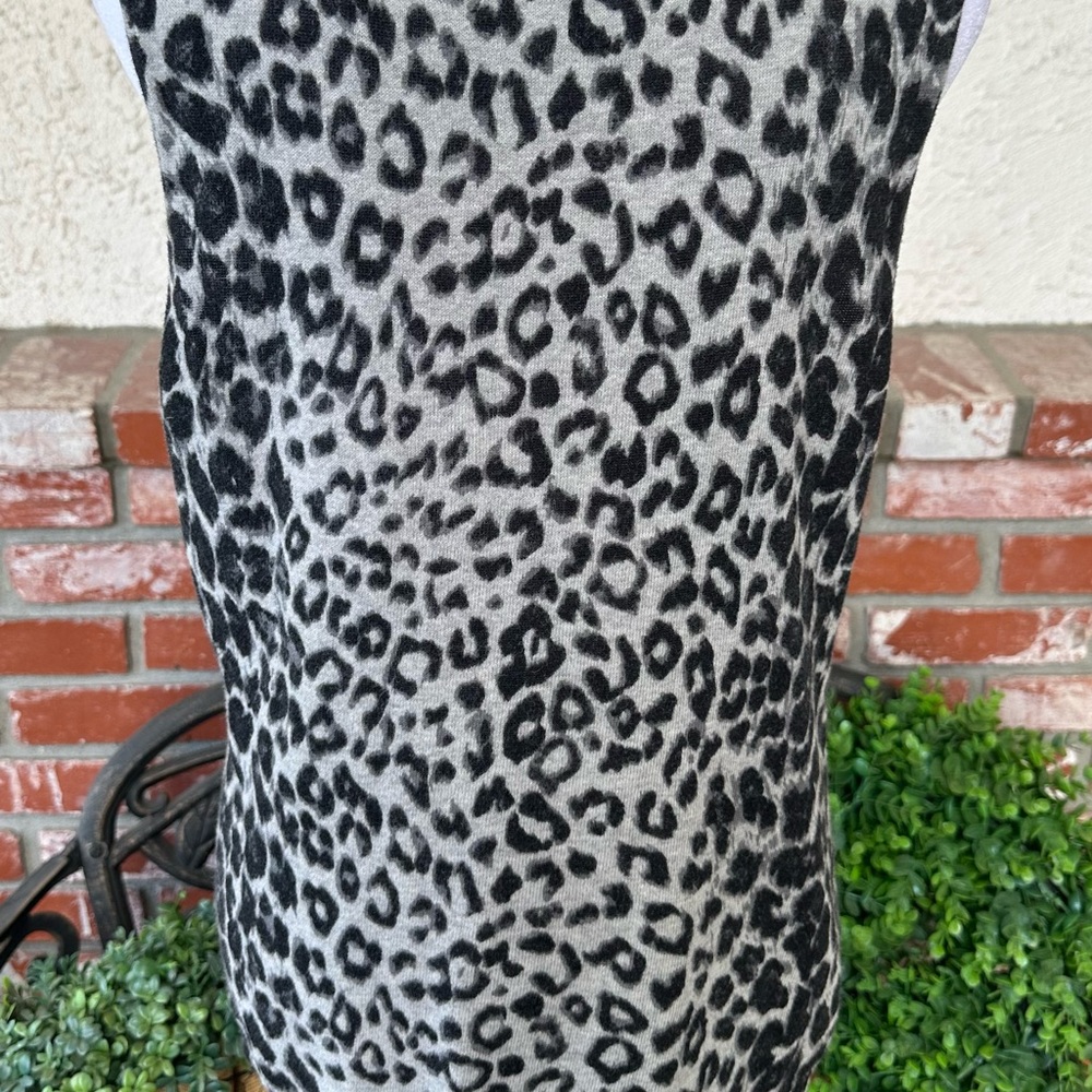 New York & Company Cardigan & Tank Sweater Set; Black & Gray Leopard; Sz Medium - Picture 13 of 16